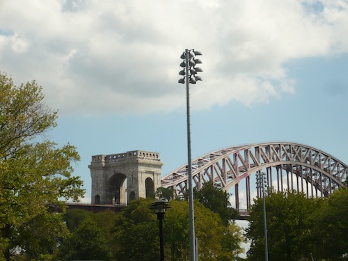 hell gate bridge from wards island park