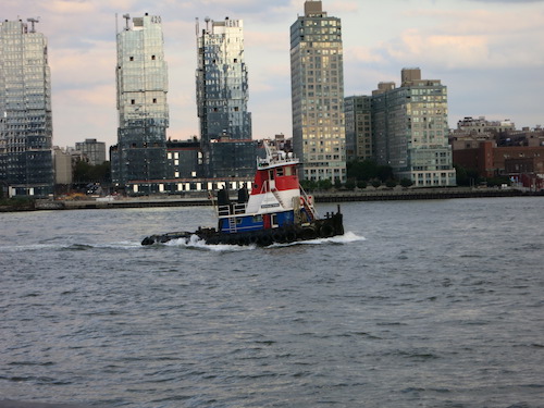 corlears hook park tugboat barge manhattan nyc
