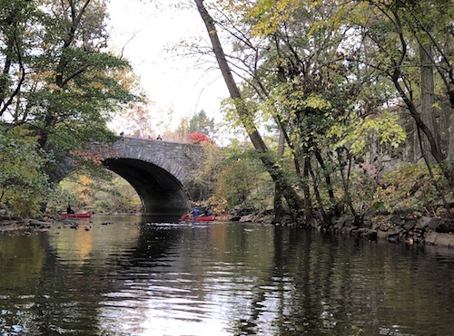 mitsubishi riverwalk bronx river canoeing new york city parks